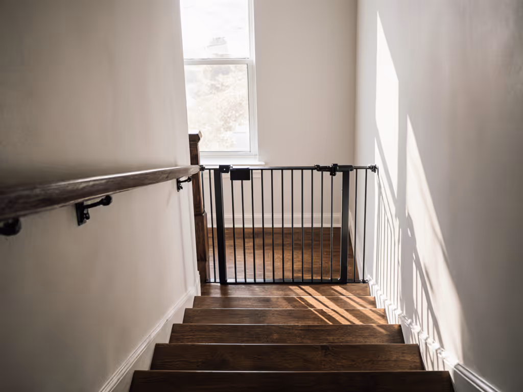 Stairs Demand Hardware Gates: Pressure vs Hardware Mount Guide