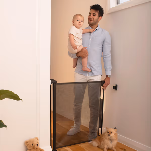 Perma Child Safety Ret retractable gate